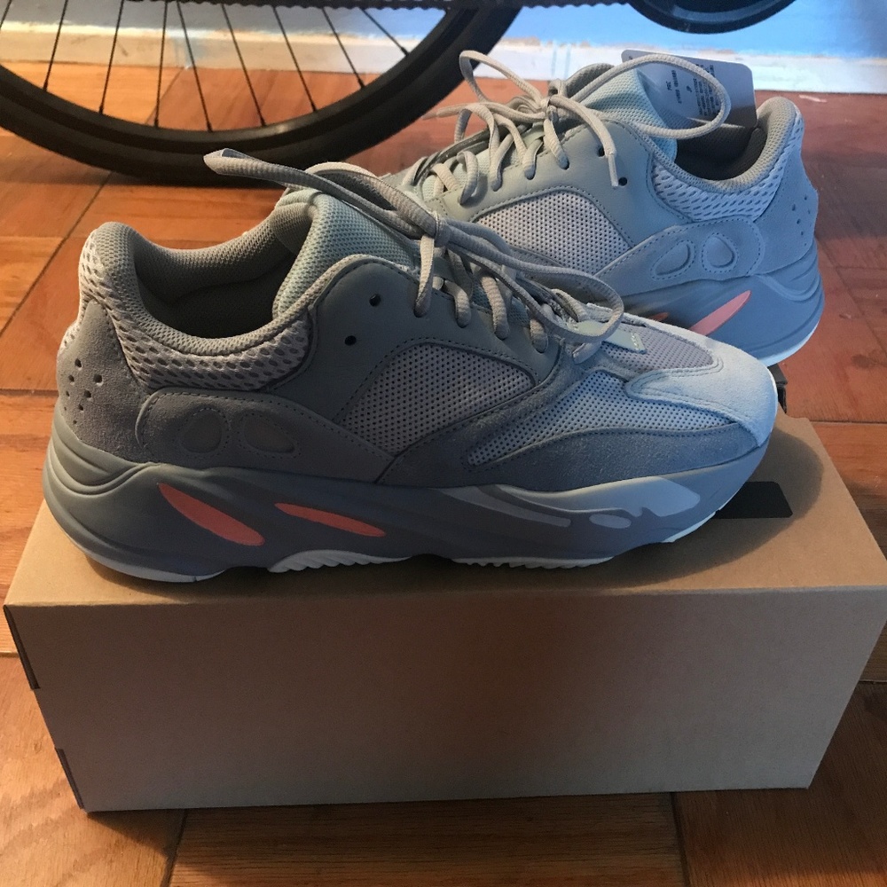 YEEZY 700 "INERTIA" SIZE 9.5